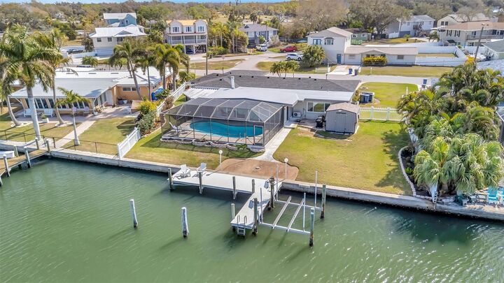 Property Photo:  5403 Palmetto Point Drive  FL 34221 