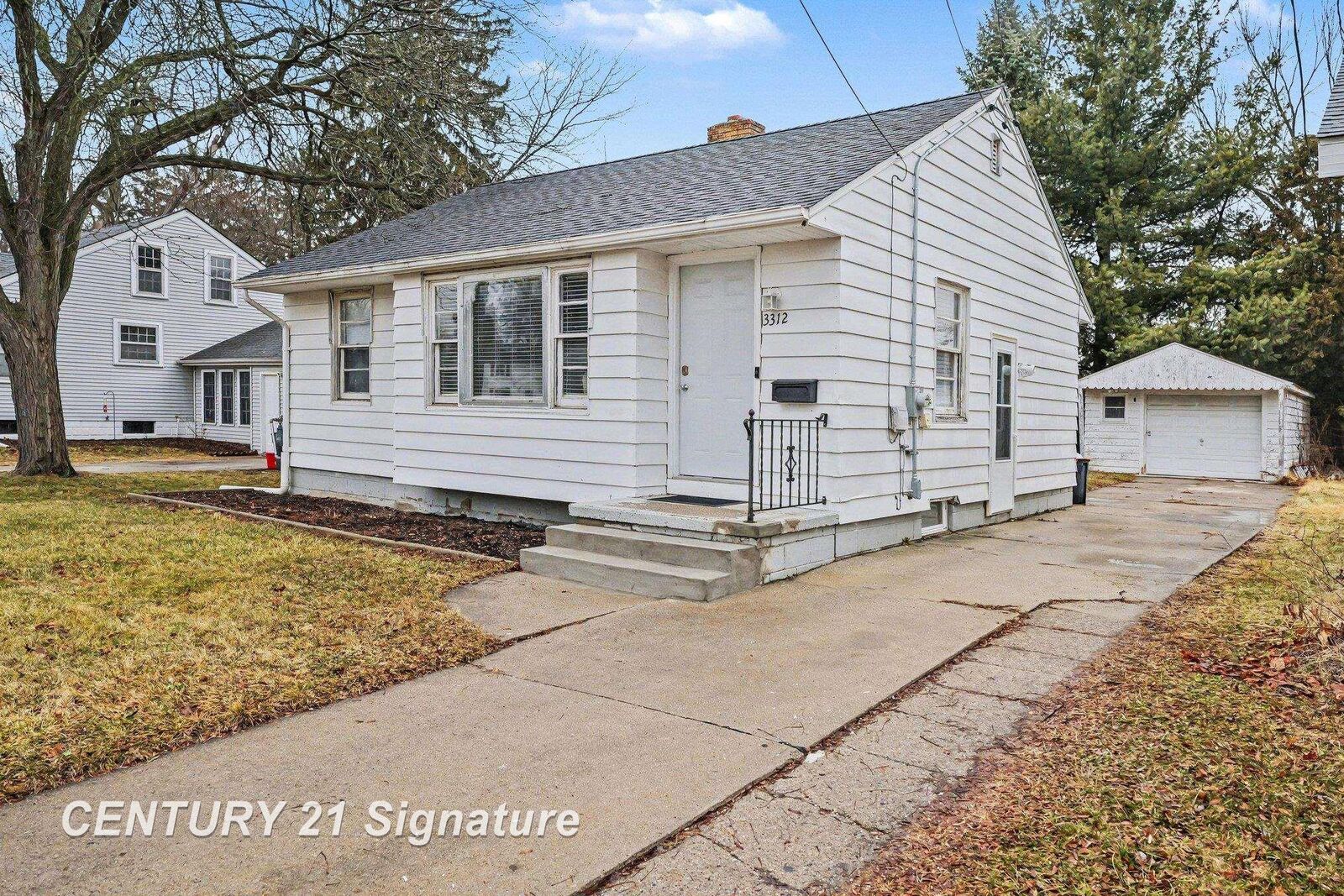Property Photo:  3312 W Genesee Avenue  MI 48602 
