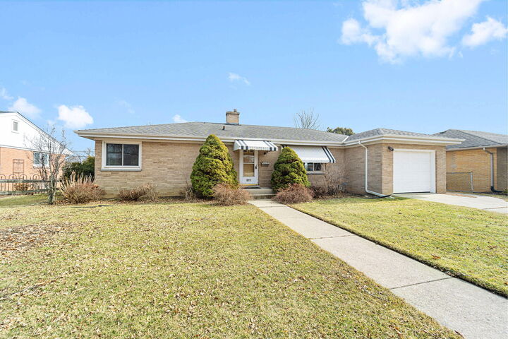 Property Photo:  619 Echo Ln  WI 53406 