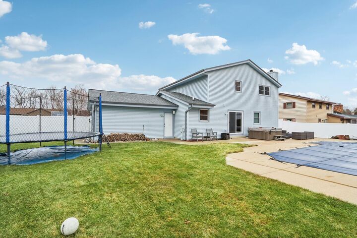 Property Photo:  N28w22131 Indianwood Ct  WI 53186 