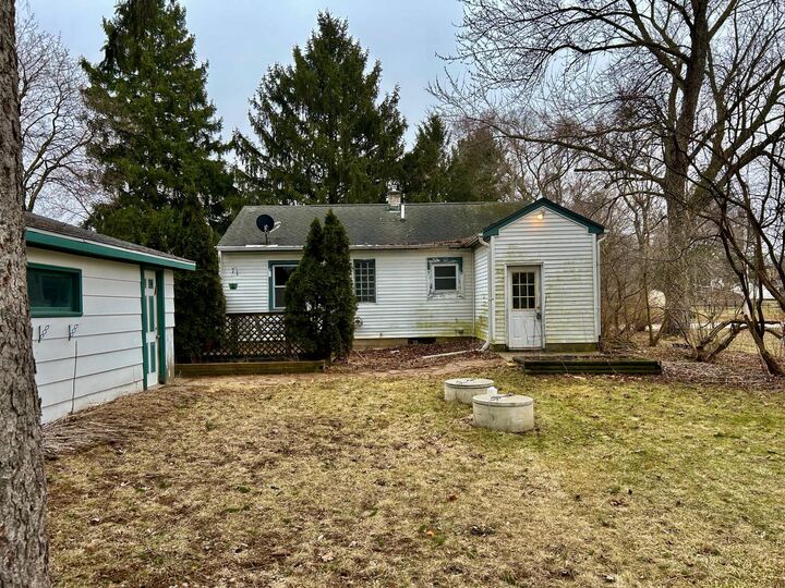 Property Photo:  135 Felix St  WI 53183 