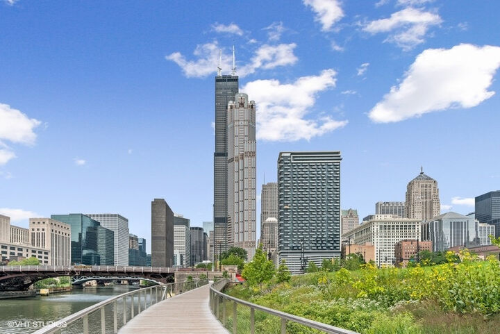 Property Photo:  235 W Van Buren Street 1822  IL 60607 