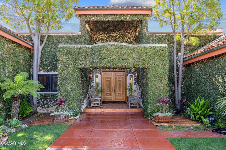 Property Photo:  730 Calle Mandarinas  CA 91360 