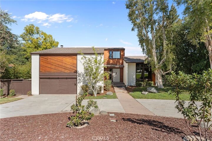 Property Photo: 543 E Mariposa CA 92373