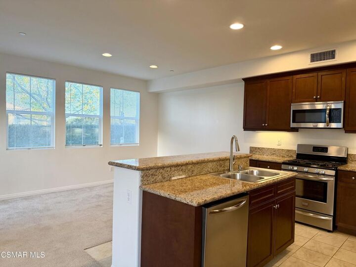 Property Photo:  62 Secret Hollow Lane 77  CA 91320 