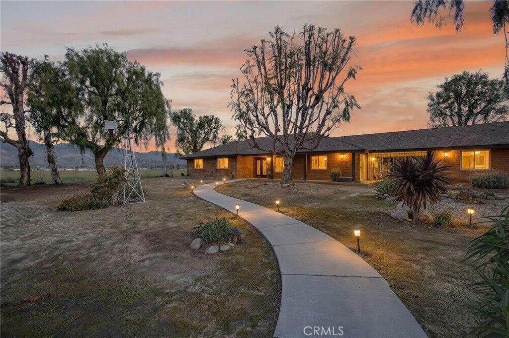 Property Photo:  772 Smith  CA 92544 