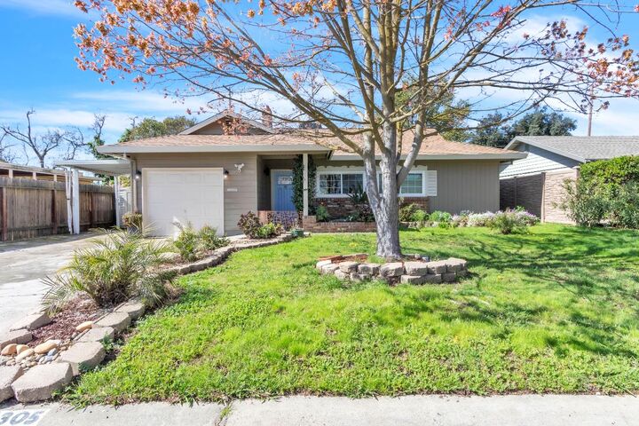 Property Photo: 2305 Estrellita Way CA 95825