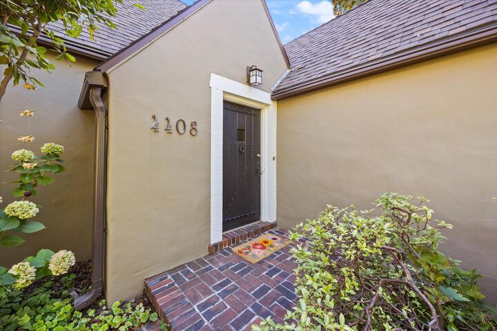Property Photo:  4408 T Street  CA 95819 