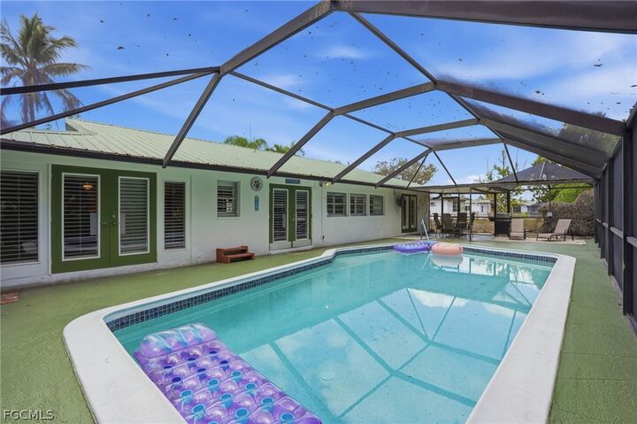 Property Photo:  8948 Crest Lane  FL 33907 