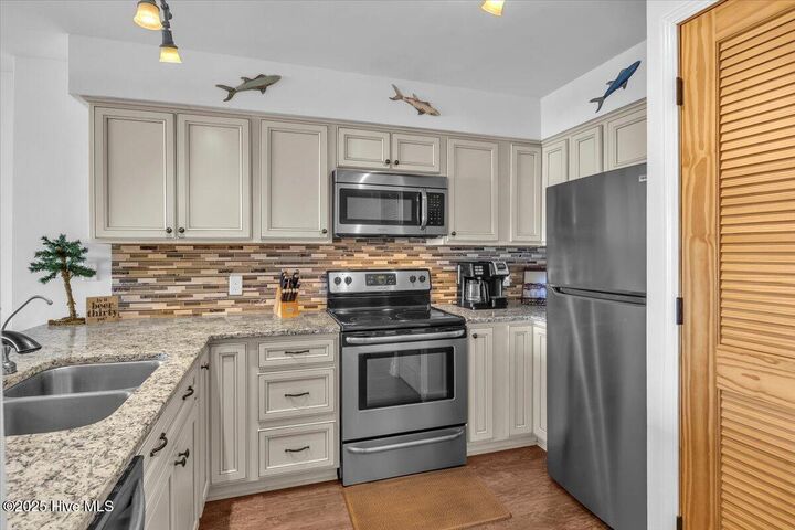 Property Photo:  601 Canal Drive Unit 6  NC 28428 