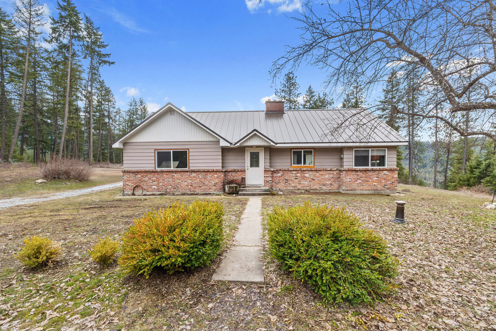 Property Photo: 2852 Horseshoe Lake Rd WA 99109