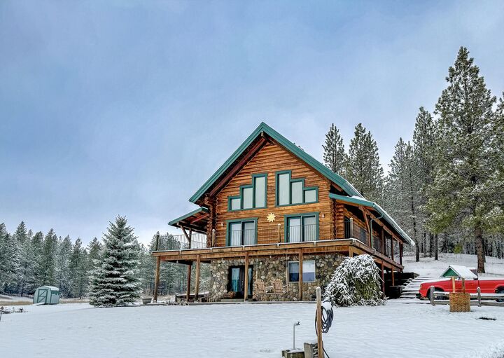 Property Photo:  1076 Starvation Lake Rd  WA 99114 