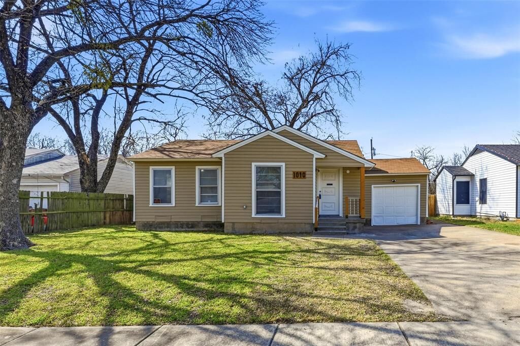 Property Photo:  1010 Clarice Street  TX 75051 