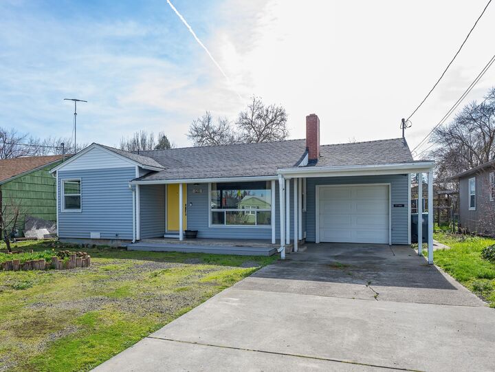 Property Photo:  1211 Dakota Avenue  OR 97501 