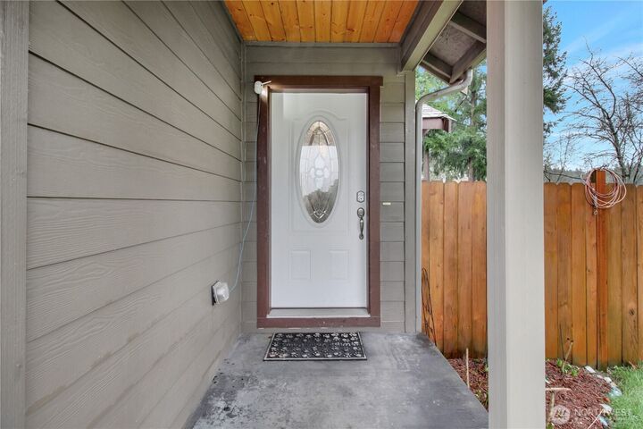 Property Photo:  318 E Highland Drive  WA 98223 