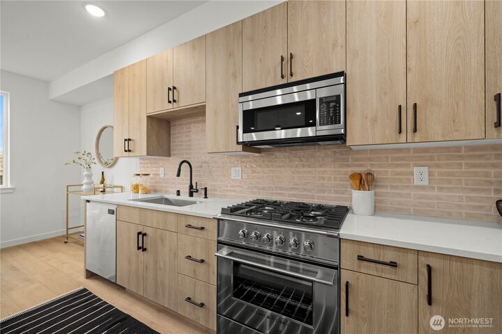 Property Photo:  6546 C  Latona Avenue NE  WA 98115 