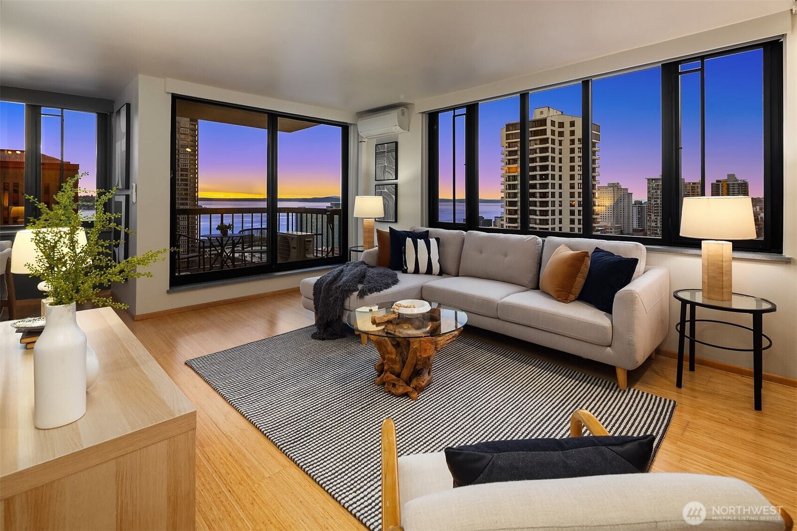 Property Photo:  2100  3rd Avenue 1703  WA 98121 