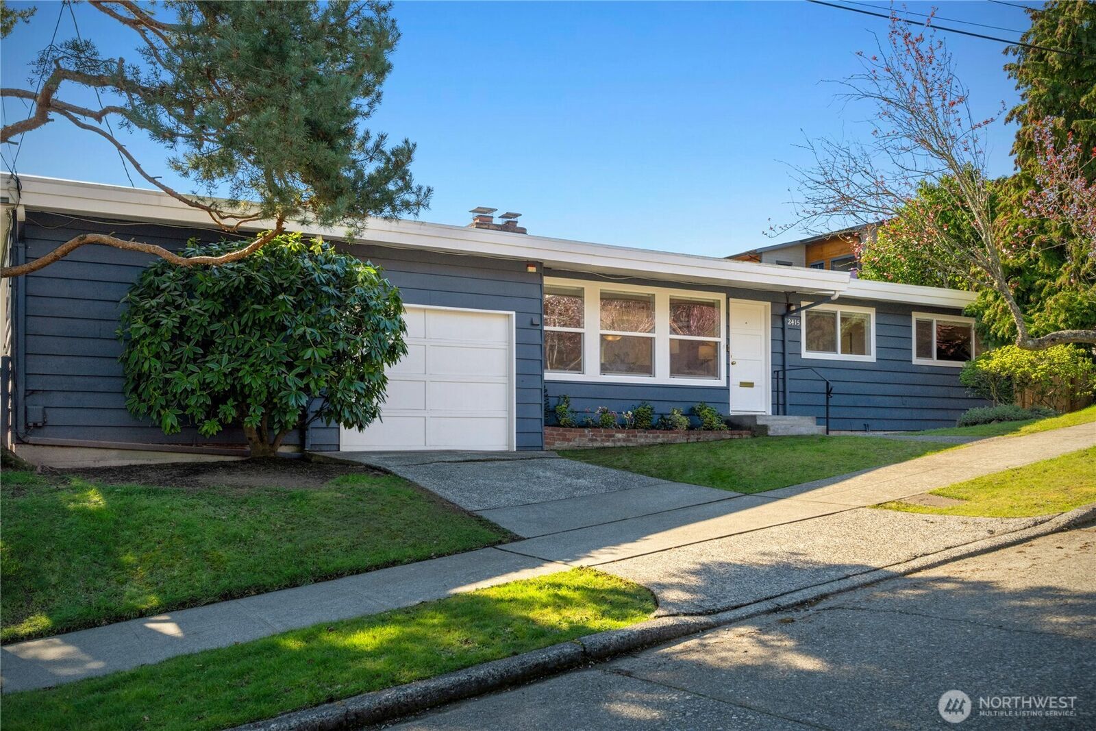 Property Photo:  2415 W McGraw Street  WA 98199 