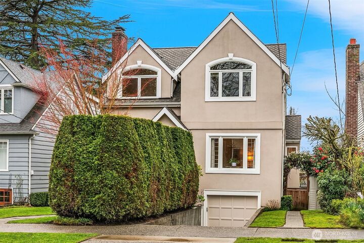 Property Photo:  4721  45th Avenue NE  WA 98105 