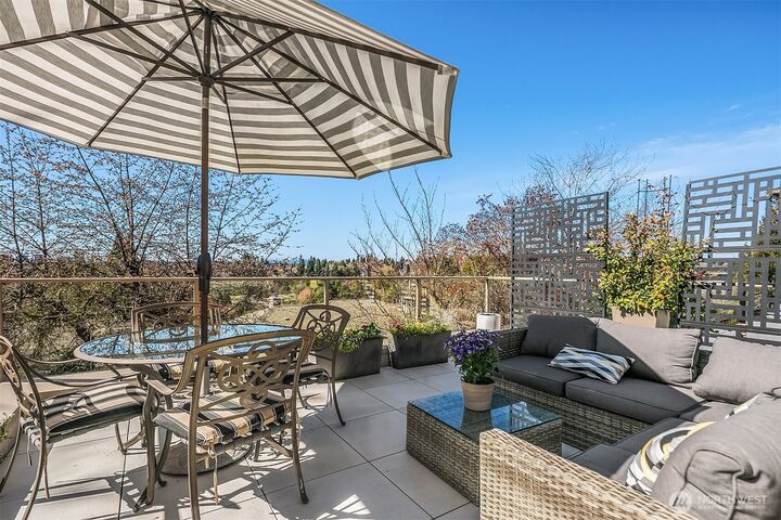 Property Photo:  4721  45th Avenue NE  WA 98105 