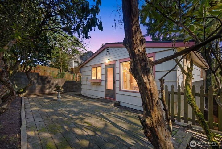 Property Photo: 14044 Lenora Place N WA 98133