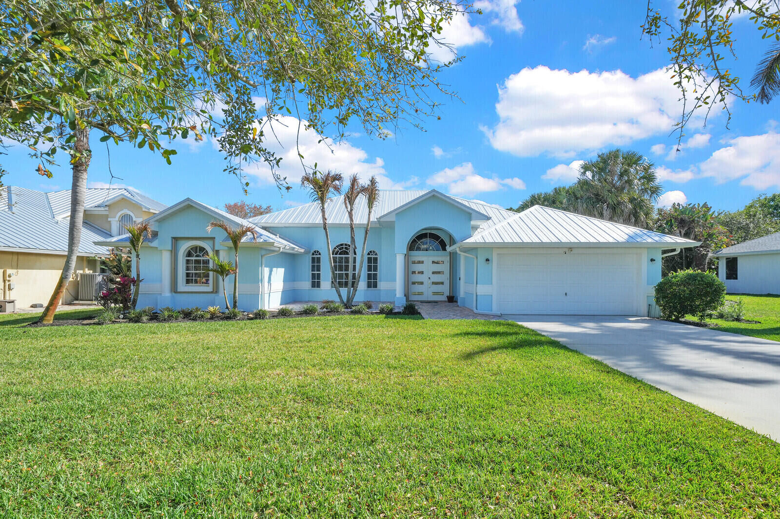 Property Photo: 184 SE Osprey Ridge FL 34984