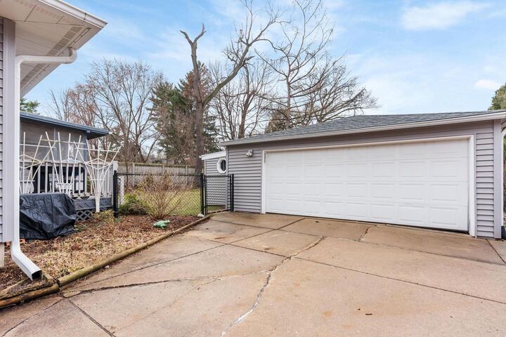 Property Photo: 470 Woodside Terrace WI 53711