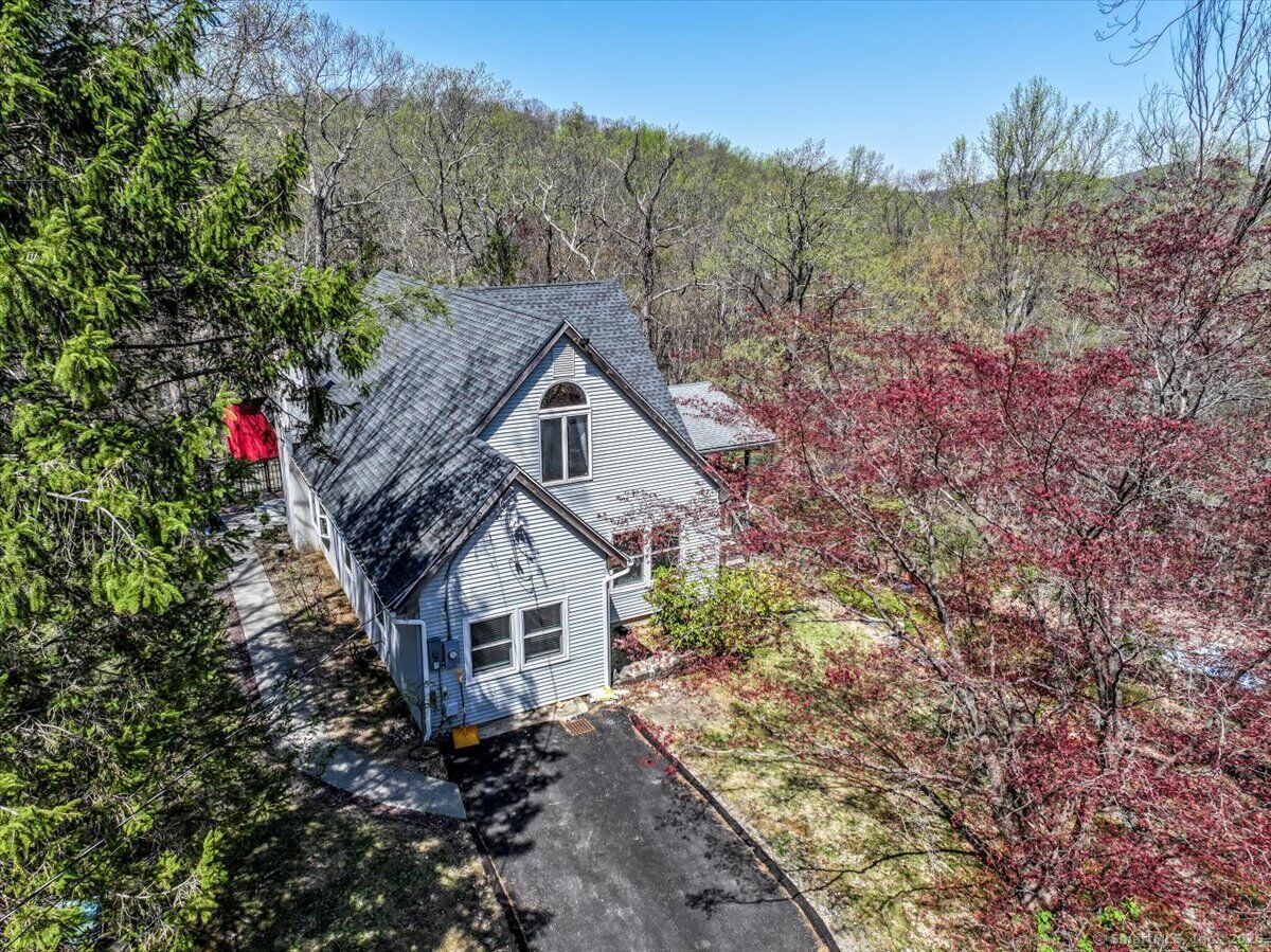 Property Photo:  5 Laurel Hill Road North  CT 06784 