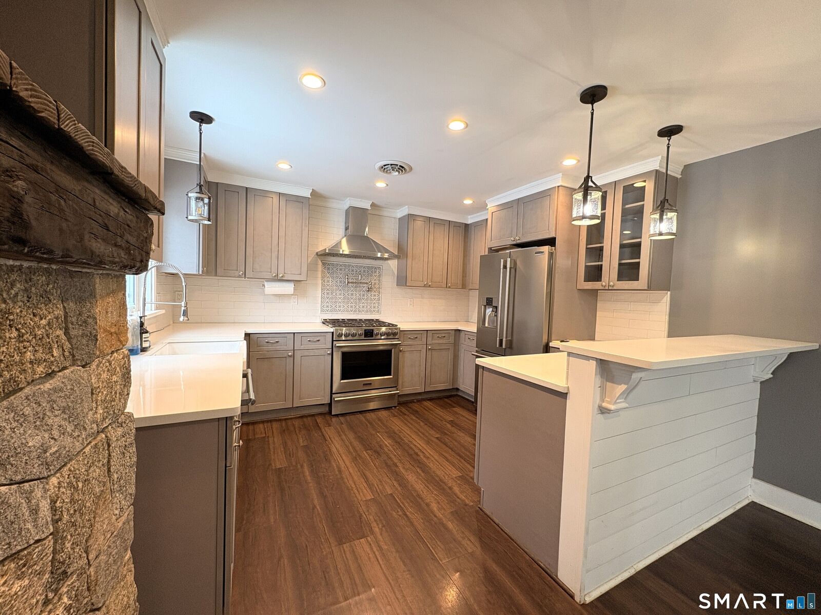 Property Photo:  104 Cottage Road  CT 06082 