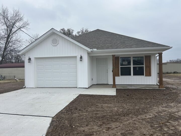 Property Photo:  1632 E Third Street  MO 64801 