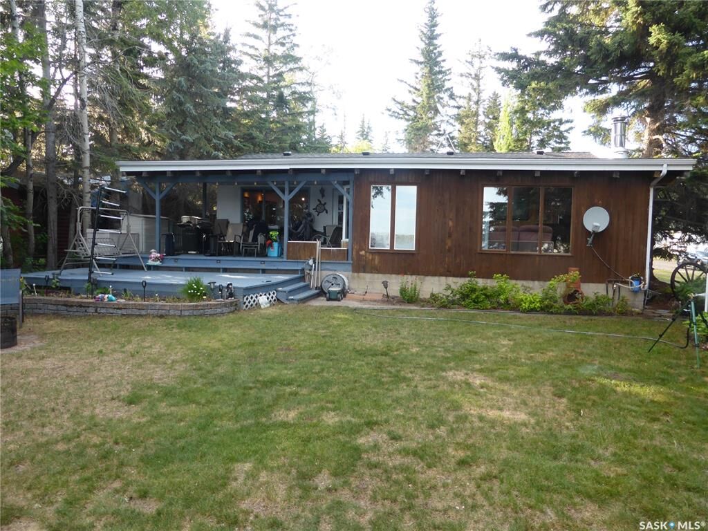 Property Photo:  1550 Willow Avenue  SK S0M 1J0 