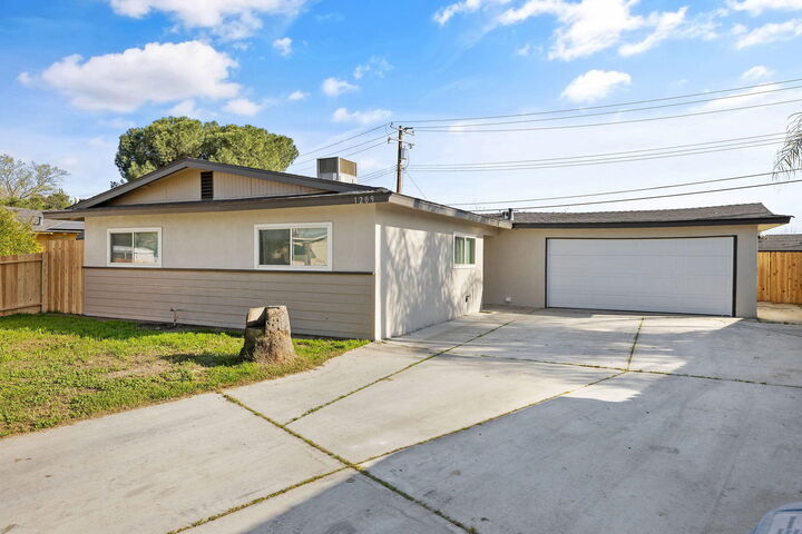 Property Photo:  1209 Neville Street  CA 93230 