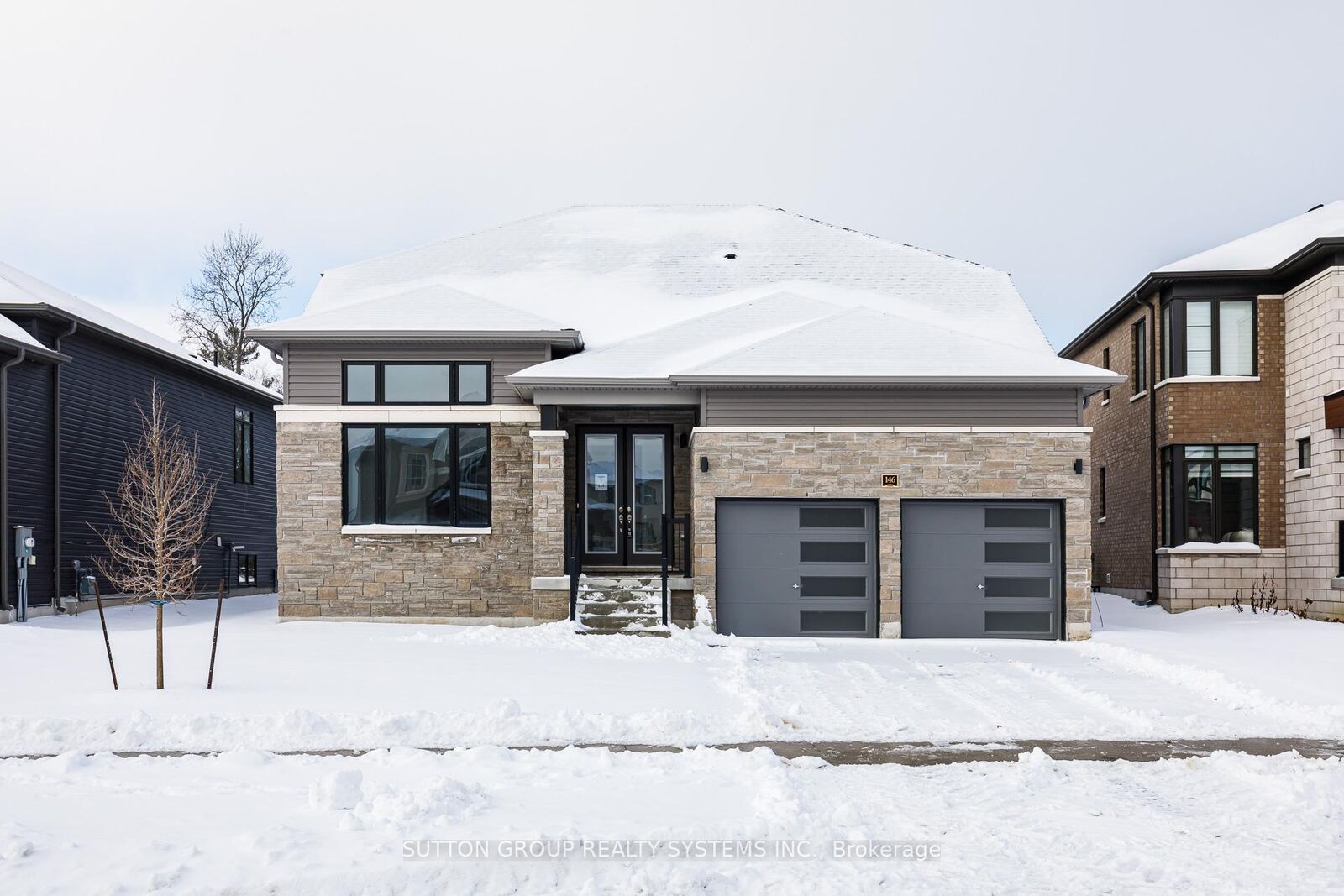 Property Photo: 146 Roseanne Circle ON L9Z 0N1