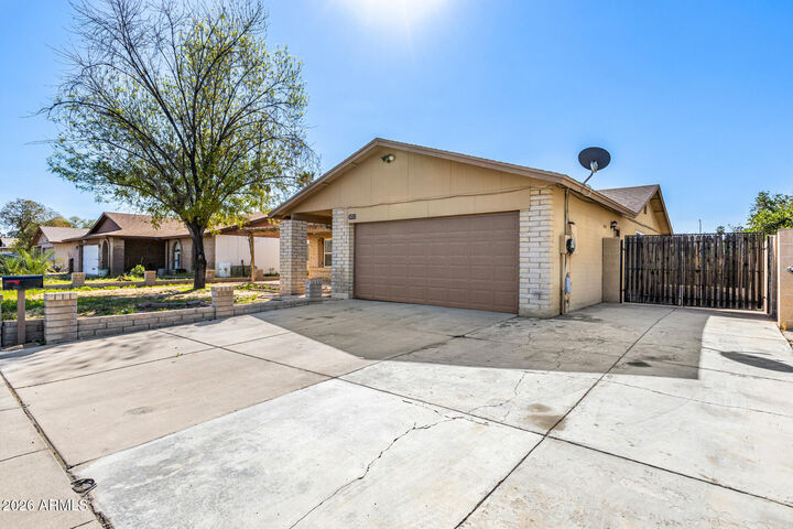 Property Photo:  5227 W Poinsettia Drive  AZ 85304 