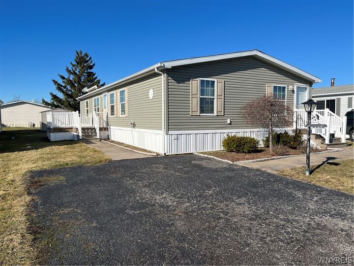 Property Photo:  1218 Maplewood Drive  NY 14094 