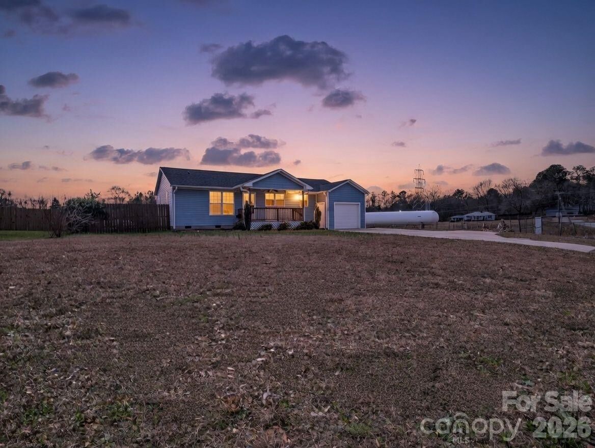 Property Photo: 655 W Oconee Street SC 29323