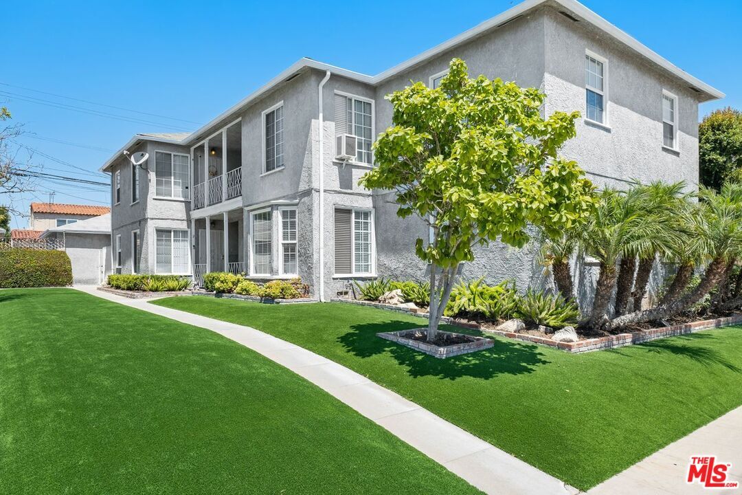 Property Photo:  5909 Overhill Dr  CA 90043 