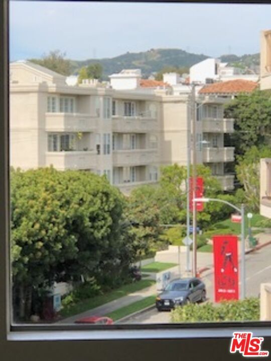 Property Photo:  622 S Barrington Ave  CA 90049 