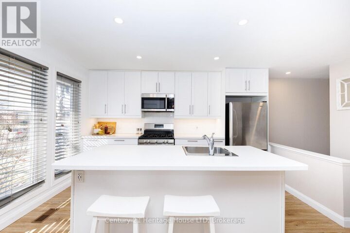 Property Photo:  6937 Dolphin Street  ON L2E 6Y8 