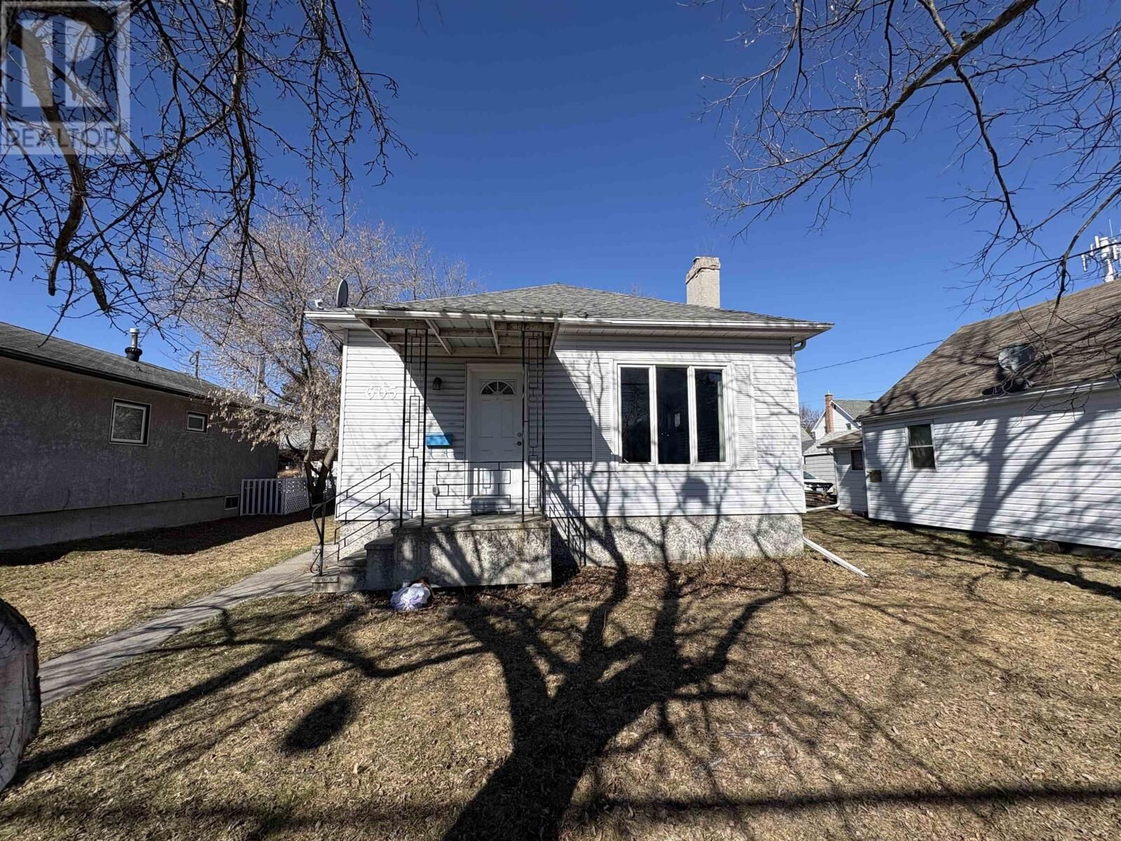 Photo de la propriété:  605 Crowe Ave  ON P9A 2L5 