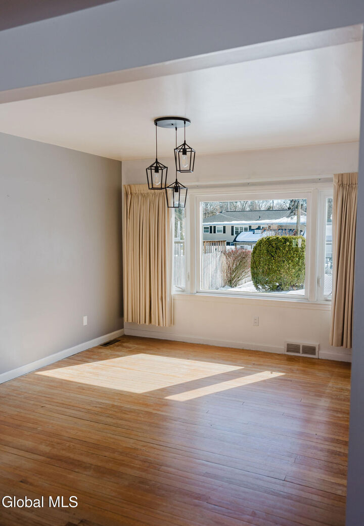 Property Photo:  31 Miles Standish Road  NY 12306 