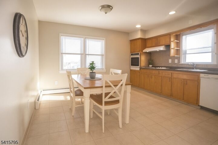 Property Photo:  15 Sanford St 2nd Floor  NJ 07011 