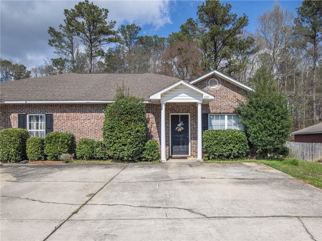 Property Photo:  329 E Longleaf Drive  AL 36832 