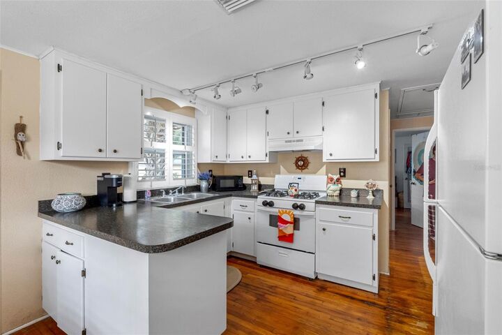 Property Photo:  427 5th Street N  FL 34695 