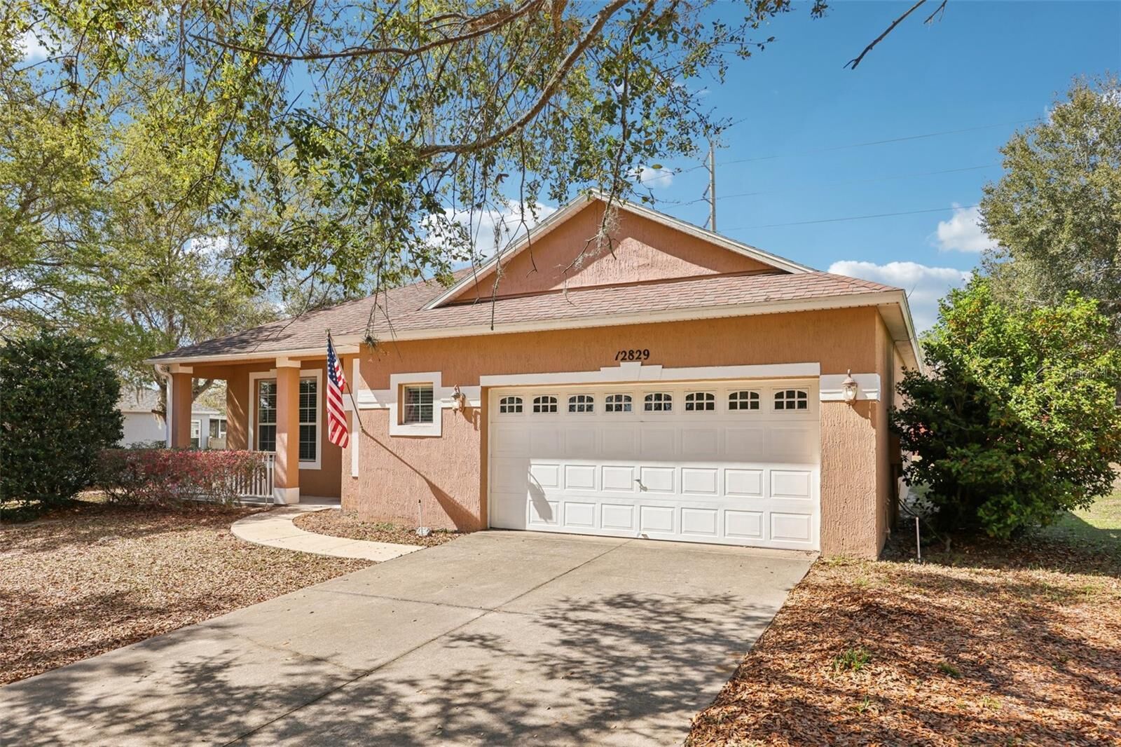 Property Photo:  12829 Scout Court  FL 32735 