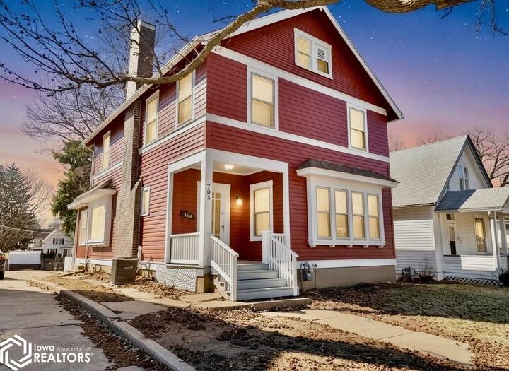 Property Photo: 705 S Central Avenue IA 52601