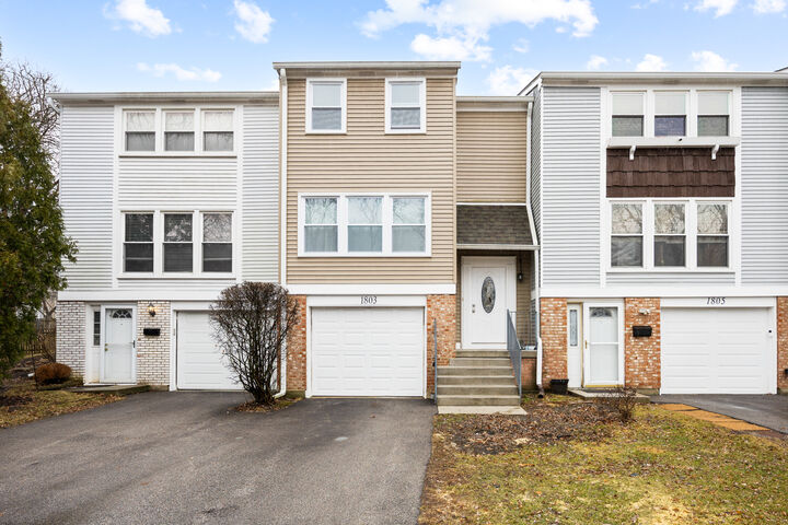Property Photo:  1803 Dumont Lane  IL 60194 