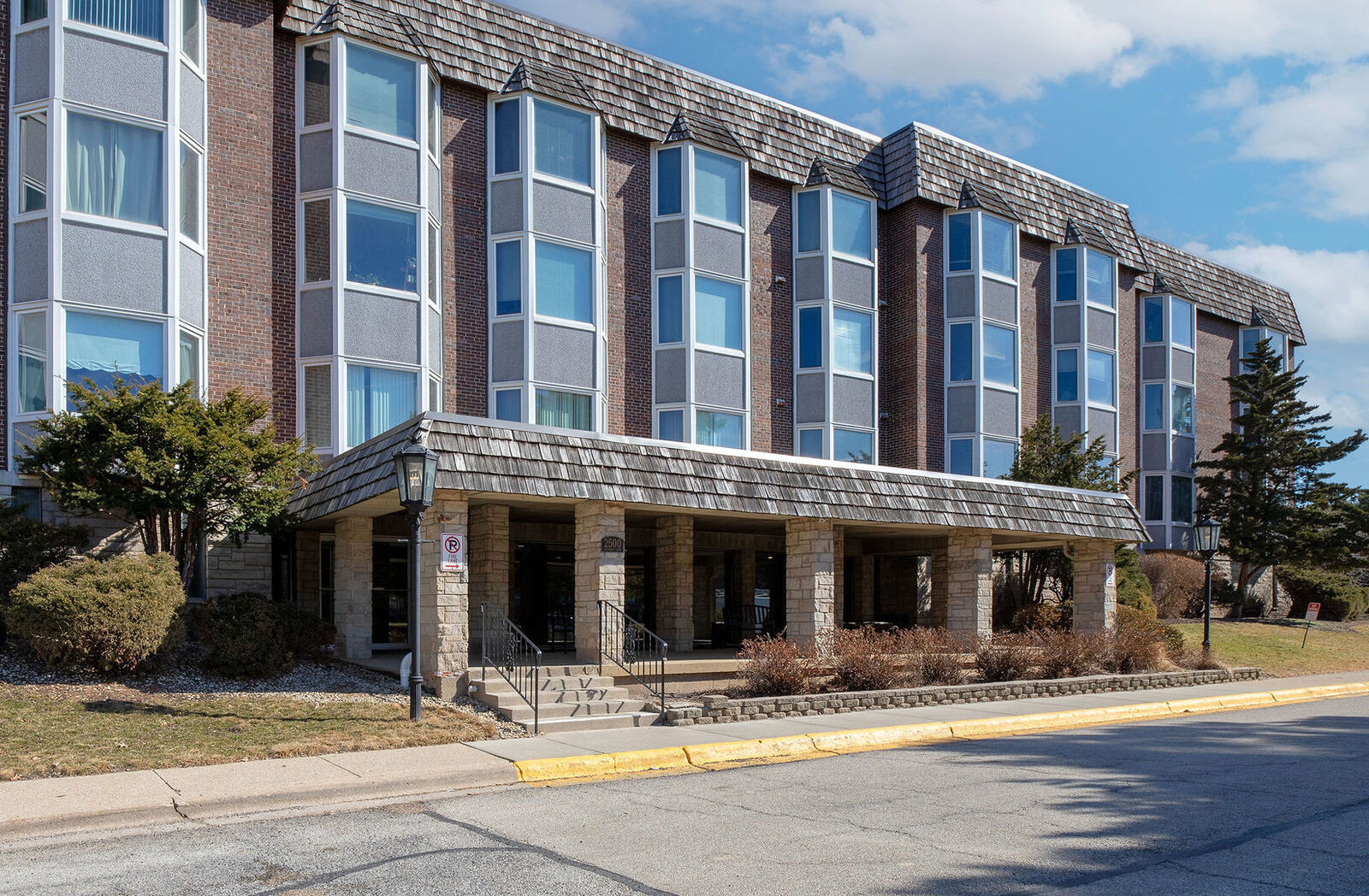 Property Photo:  2500 Archbury Lane 1A  IL 60068 