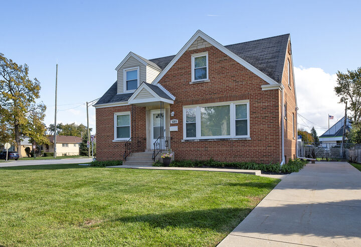 Property Photo:  1201 Grove Avenue  IL 60068 
