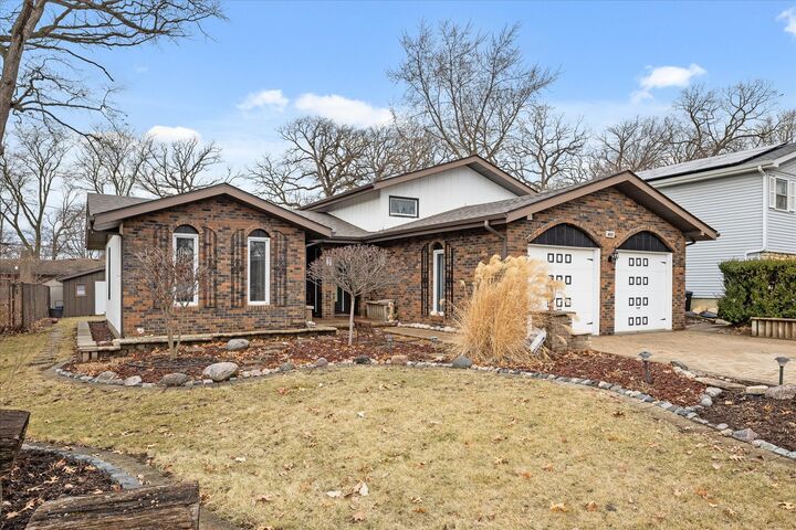 Property Photo:  403 S Reedwood Drive  IL 60436 